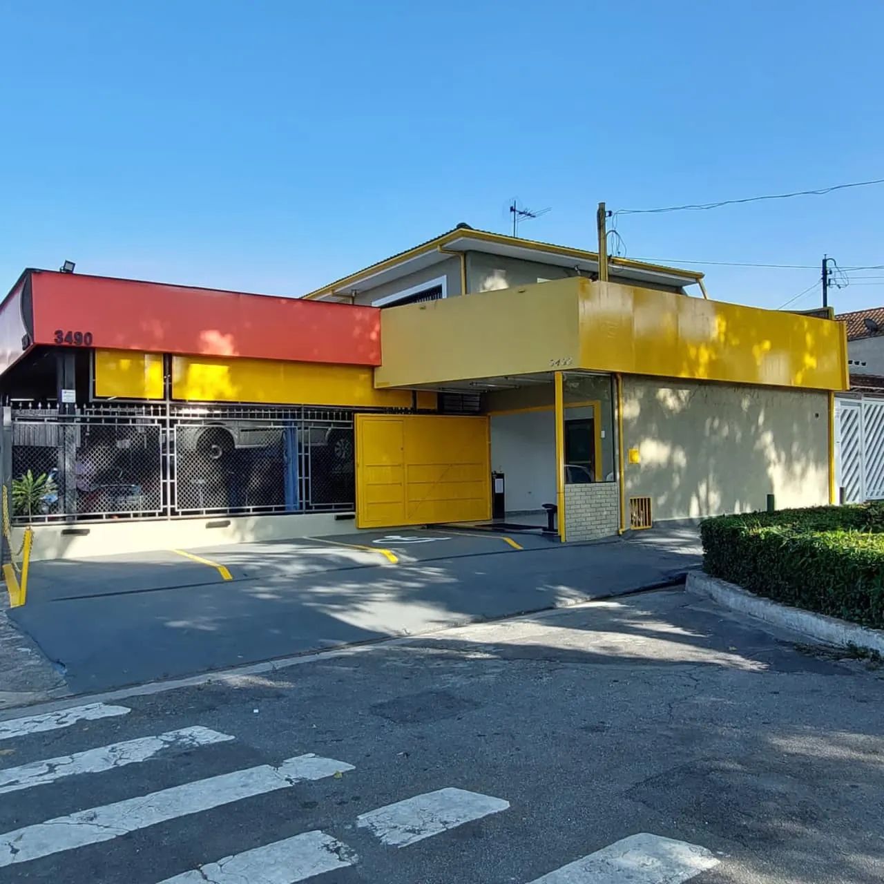 Loja na Avenida Interlagos, 3488  226 m²