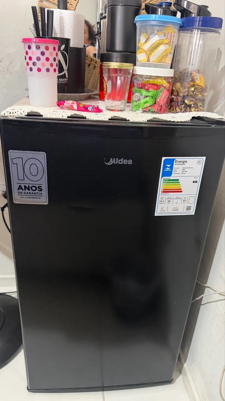 Frigobar Midea 93 litros 