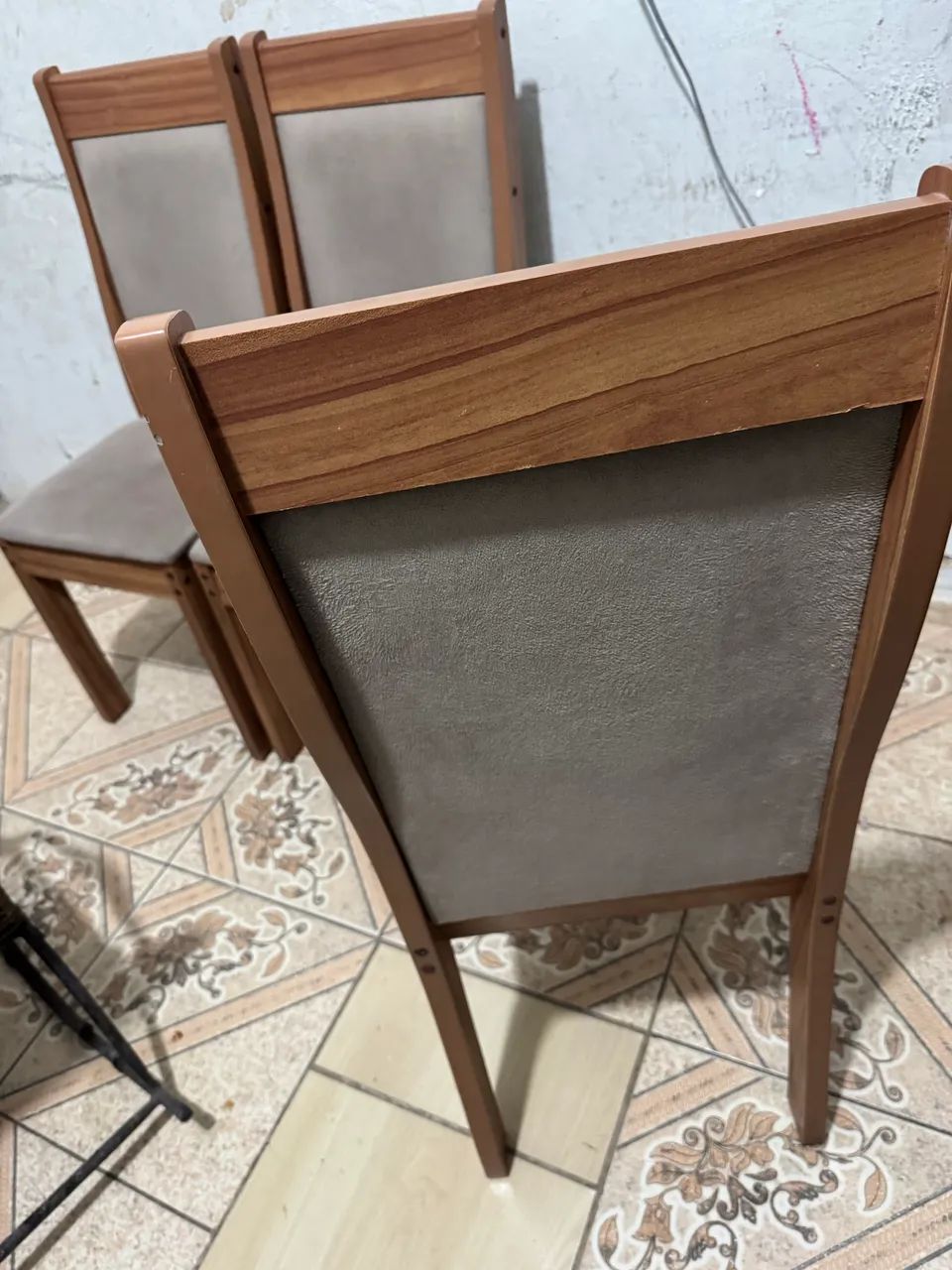 Cadeiras usadas de mdf $150 as 3 já é o menor preço  - Foto 2