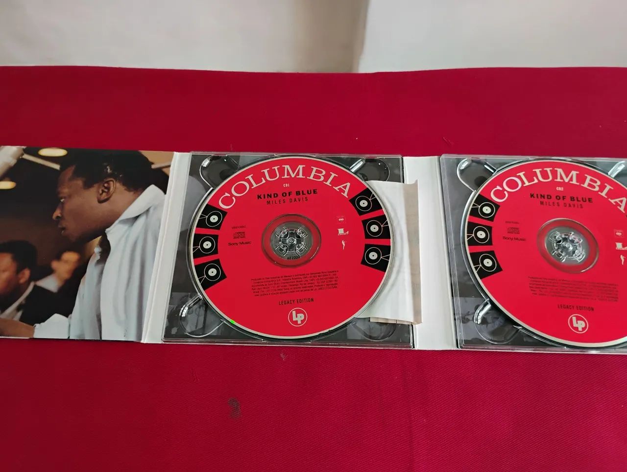 Três caixas cds MILES DAVIS  - Foto 6