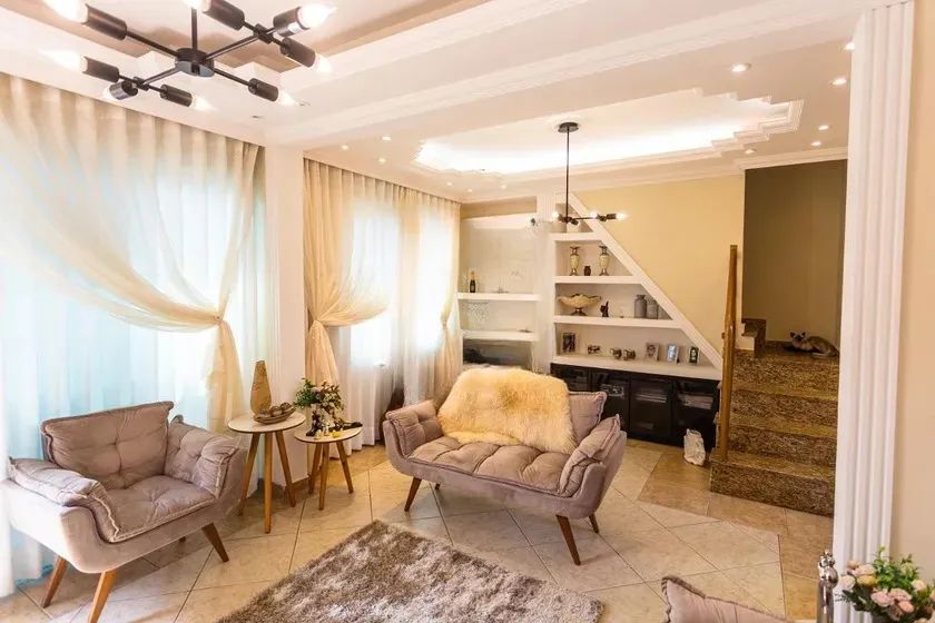 Casa à Venda - Concórdia, 5 Quartos, 300 m2
