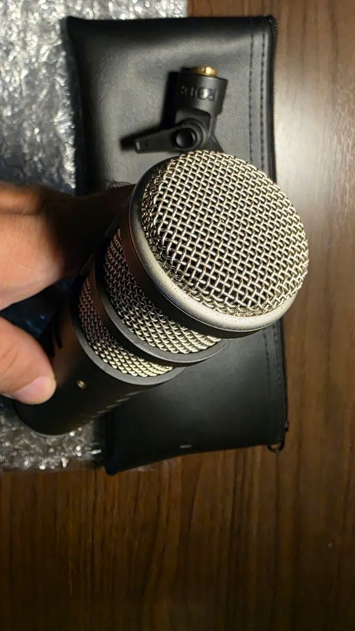 Microfone Dinâmico Rode Procaster para Podcast e Broadcast 