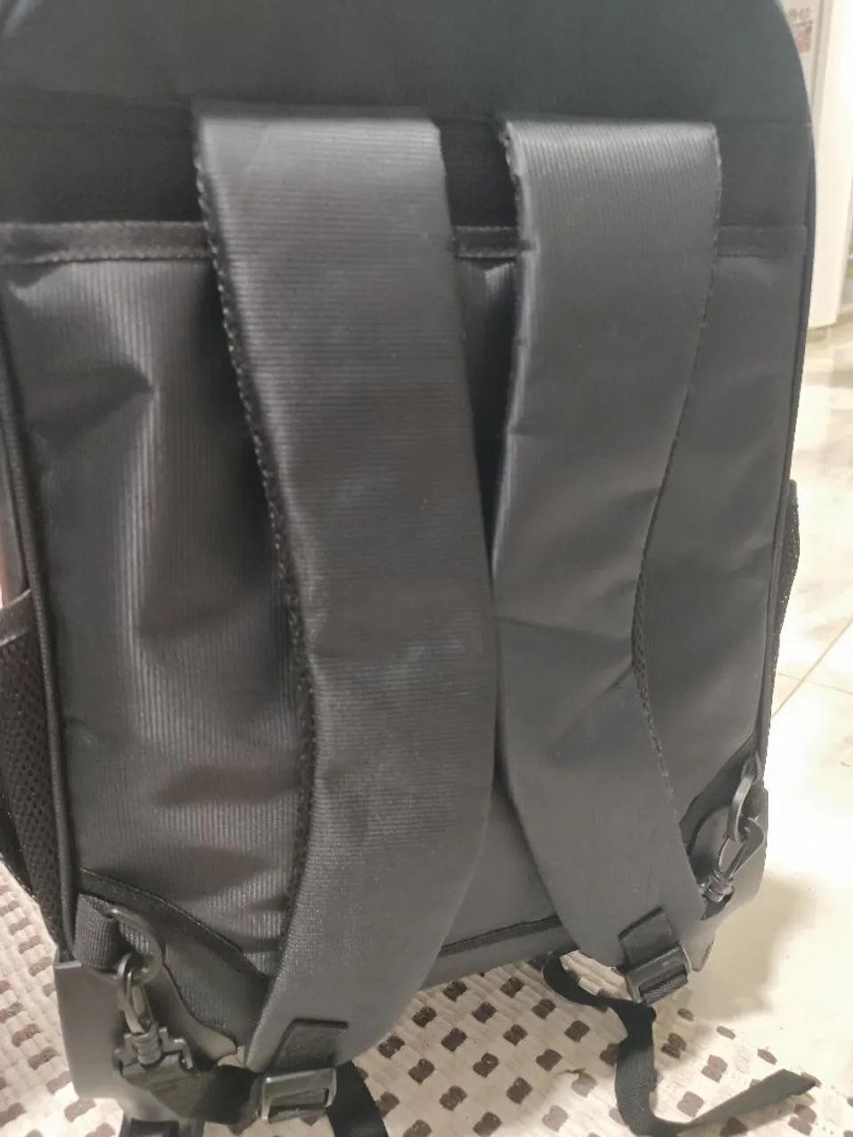Mochila preta com rodinhas - Foto 3