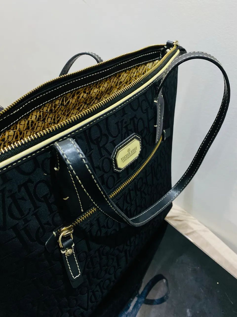 Bolsa Victor Hugo Leathergoods  - Foto 4