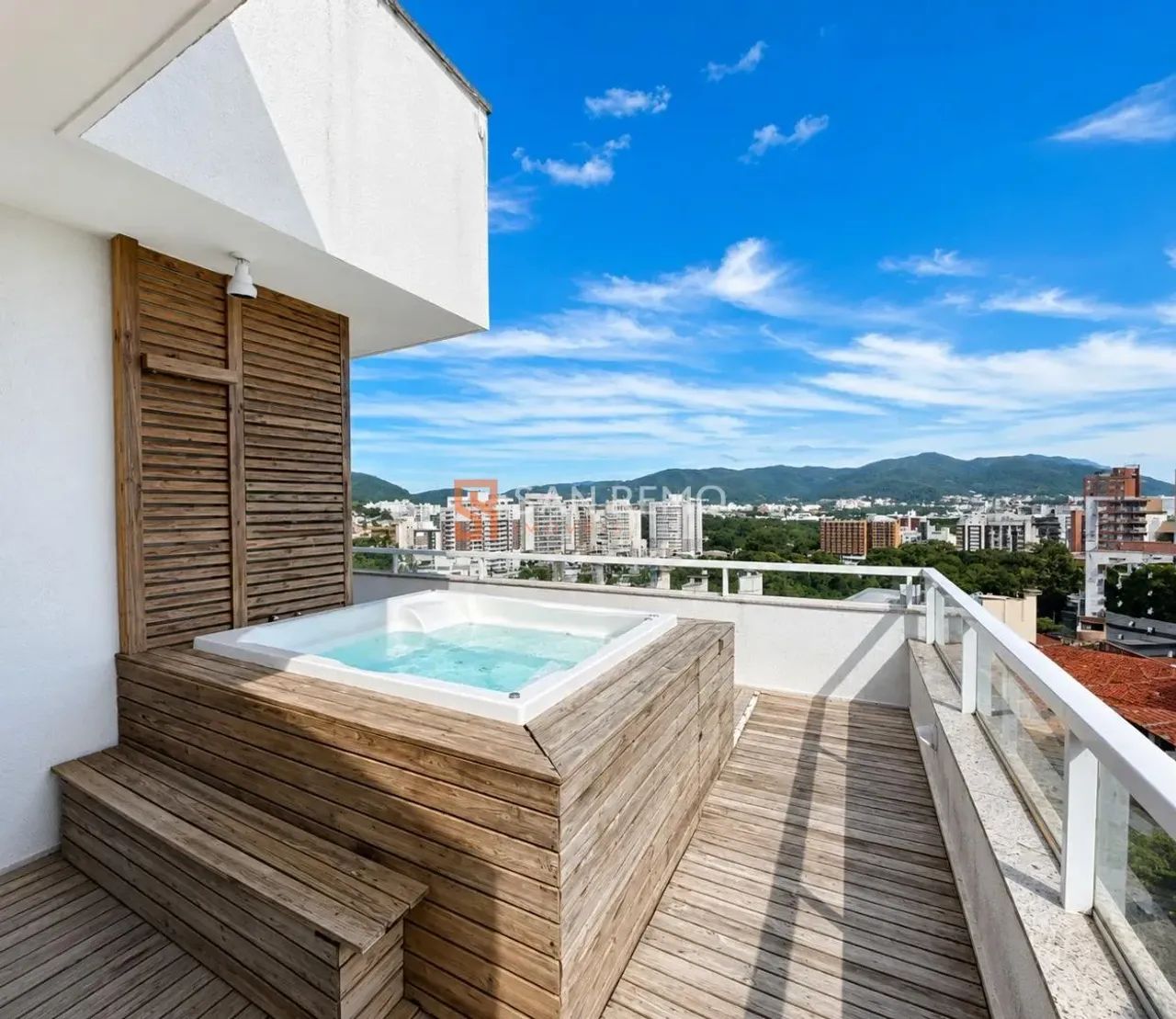 Itacorubi | Cobertura 3 quartos, sendo 1 suite