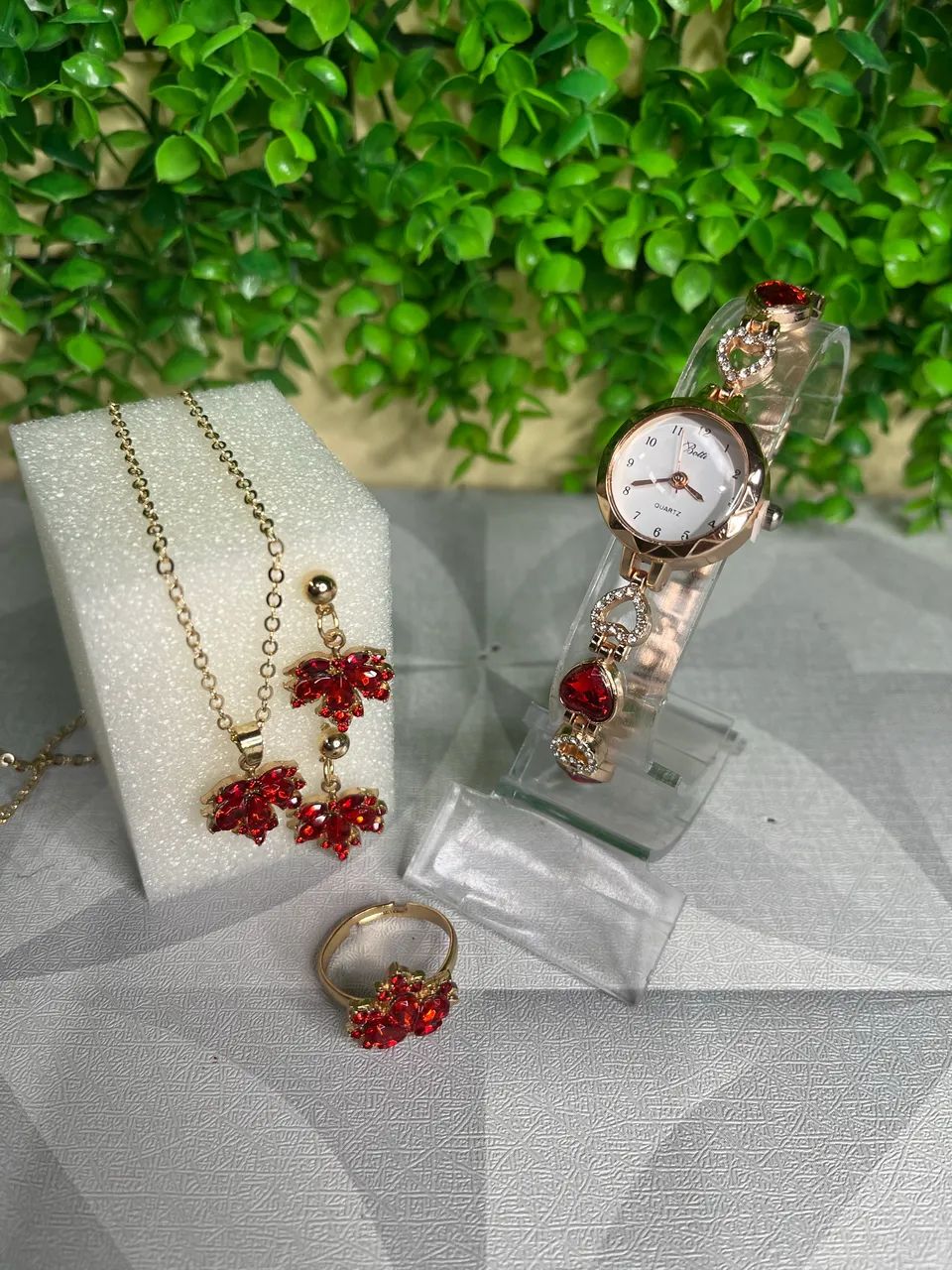 Relógio Com acessórios 