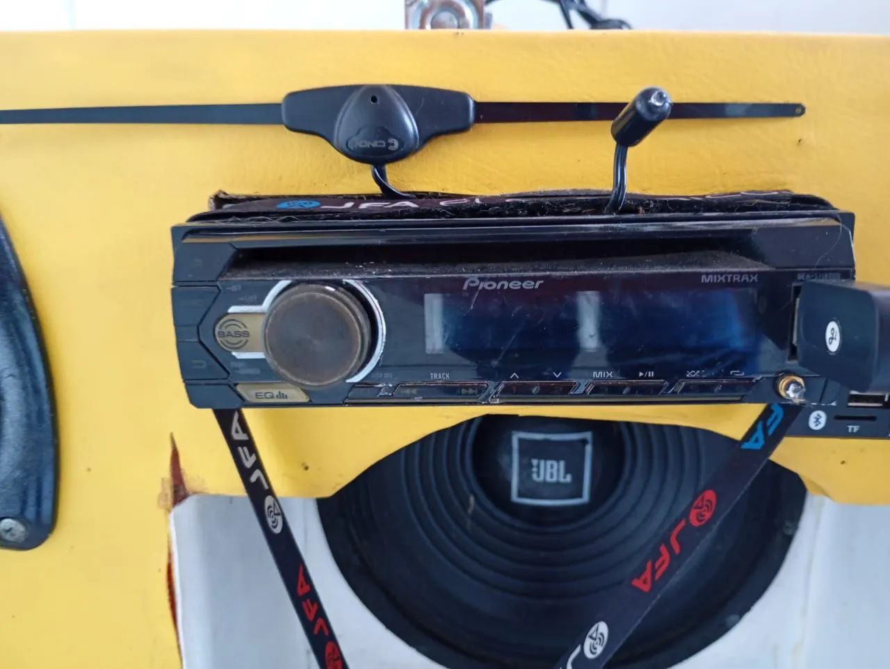 Caixa de som com toca CD PIONNER 