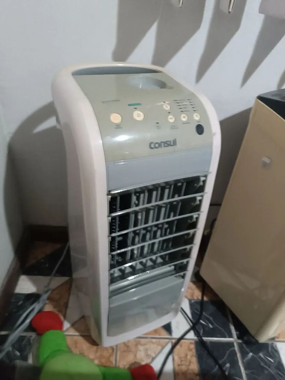 Ventilador com umidificador de ar ótimo estado funciona perfeitamente 