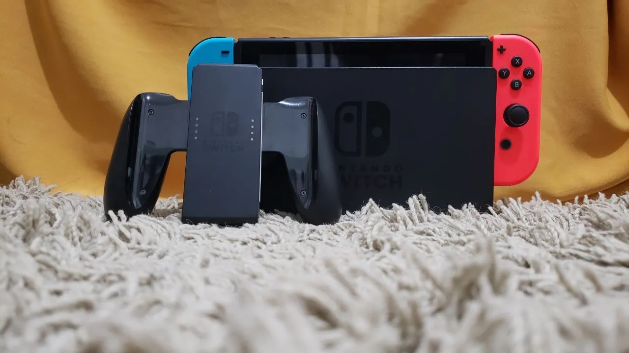 NINTENDO SWITCH OLED ZELDA EDITION DESBLOQUEADO - Consoles de