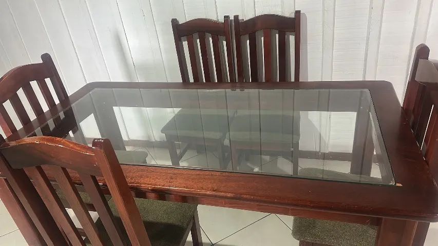 Mesa de jantar usada