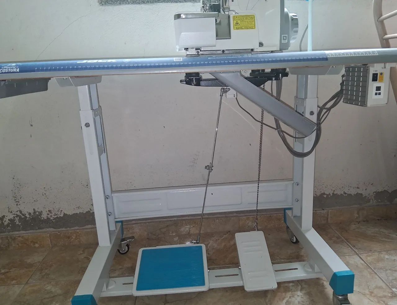 Maquina de Costura Overlock Jack E3. (Muito Nova) - Foto 4