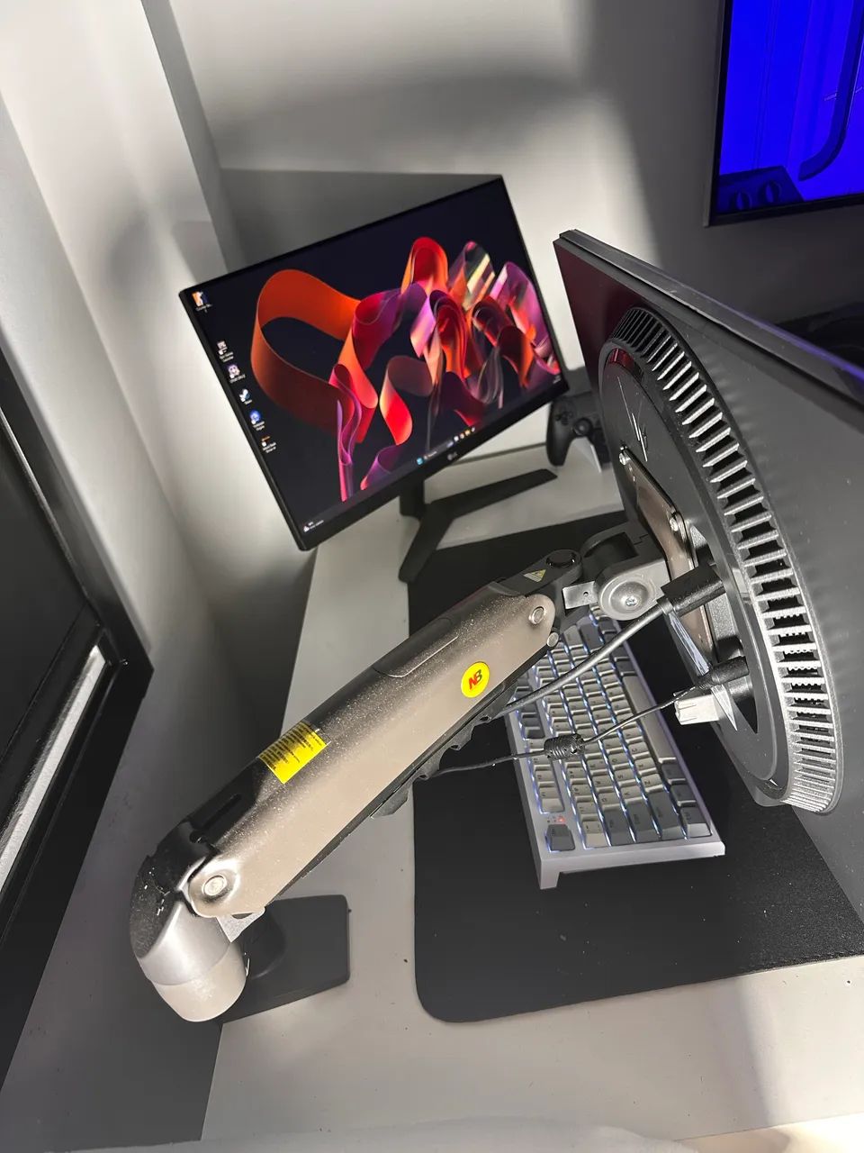Monitor 180hz c/pistão a gás   - Foto 3