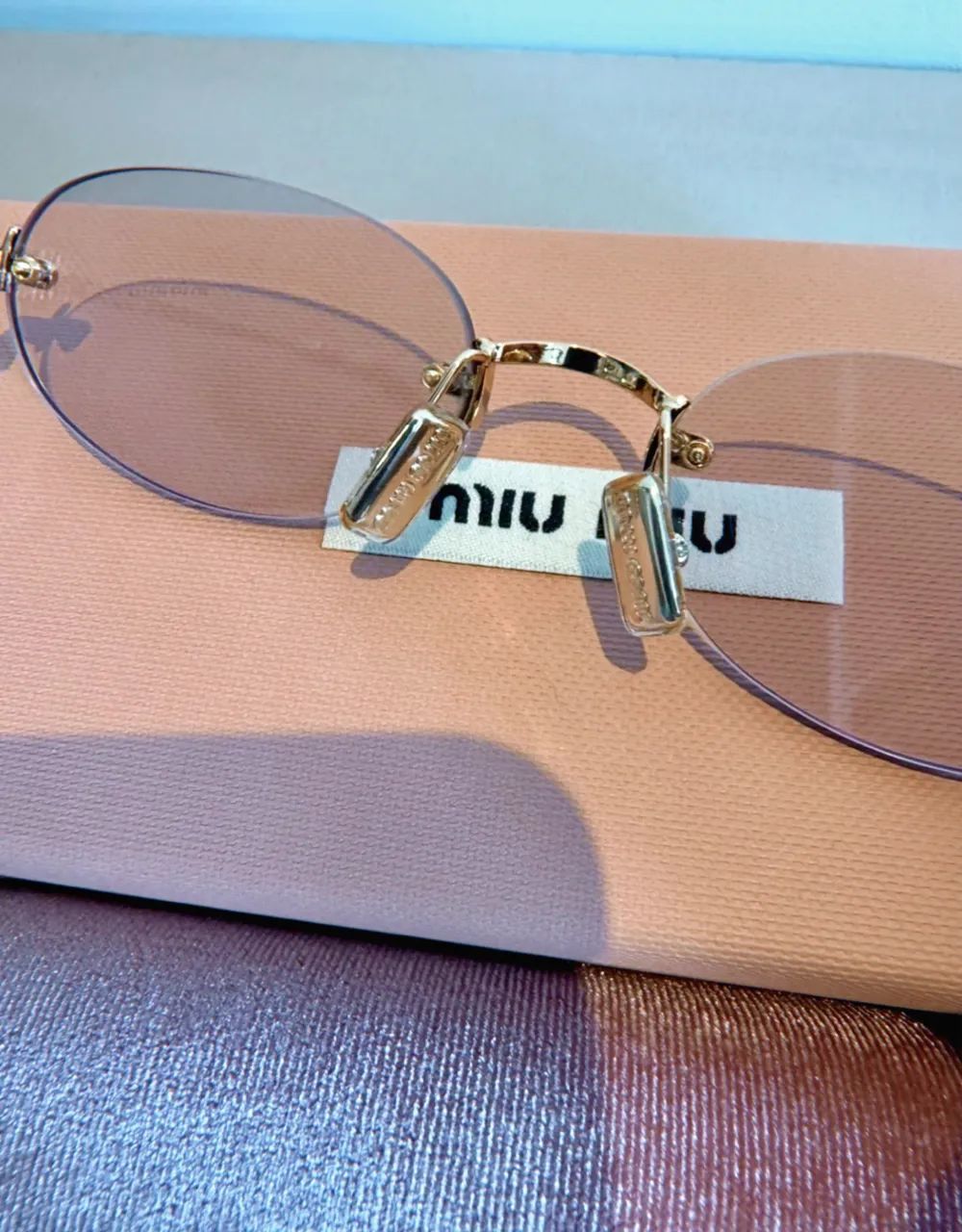 Óculos de Sol MiuMiu Três Peças Dourado - Foto 2