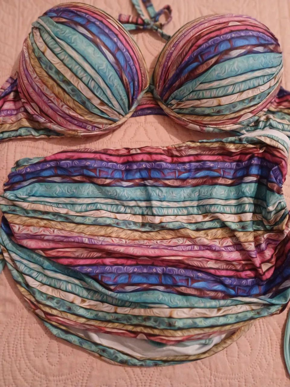 Biquíni DUHUGU  colorido. com sainha. ajustável.