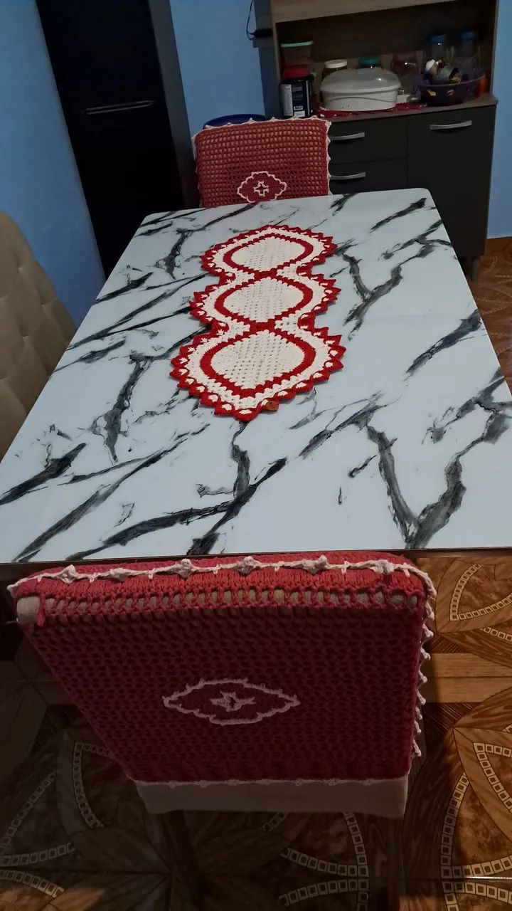 Mesa com 6 cadeiras