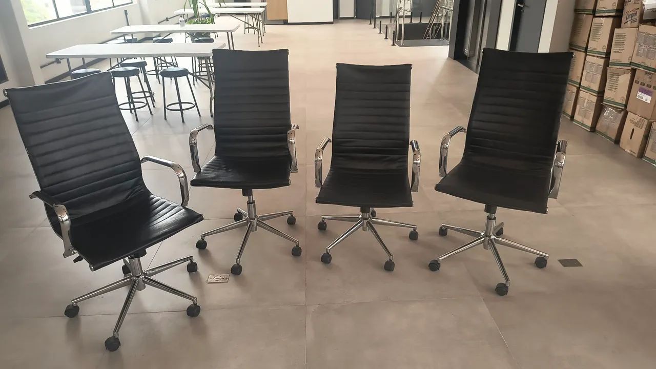 Conjunto de 4 Cadeiras para escritório executivas.