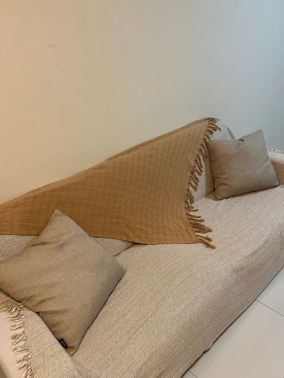 Sofá Herval com 3 Lugares 210cm em Linho Bege - Foto 2