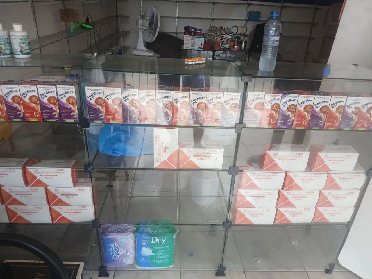 Pratilheiras e Balcão de vidro  - Foto 2