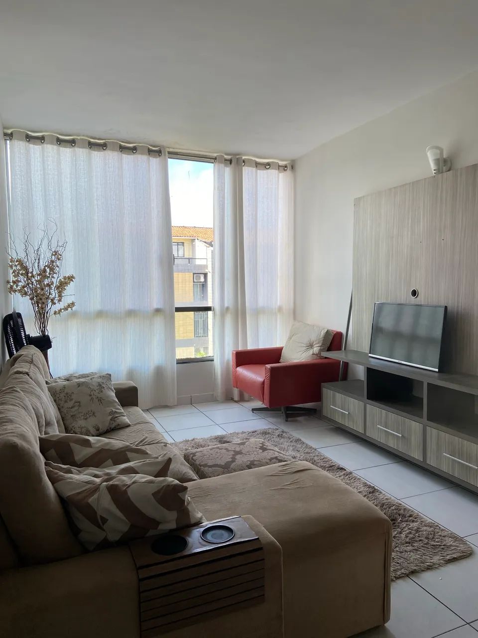 Alugo quarto individual em duplex 