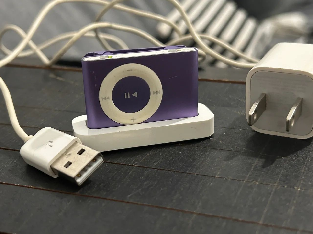 Apple iPod Shuffle 2ª Geração Roxo + Dock USB + Carregador -1gb