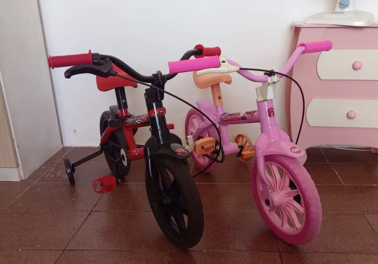As duas bicicletas infantis . - Foto 2