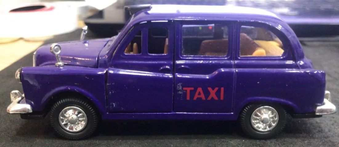 Miniatura Austin Fx4 1/36 Roxo