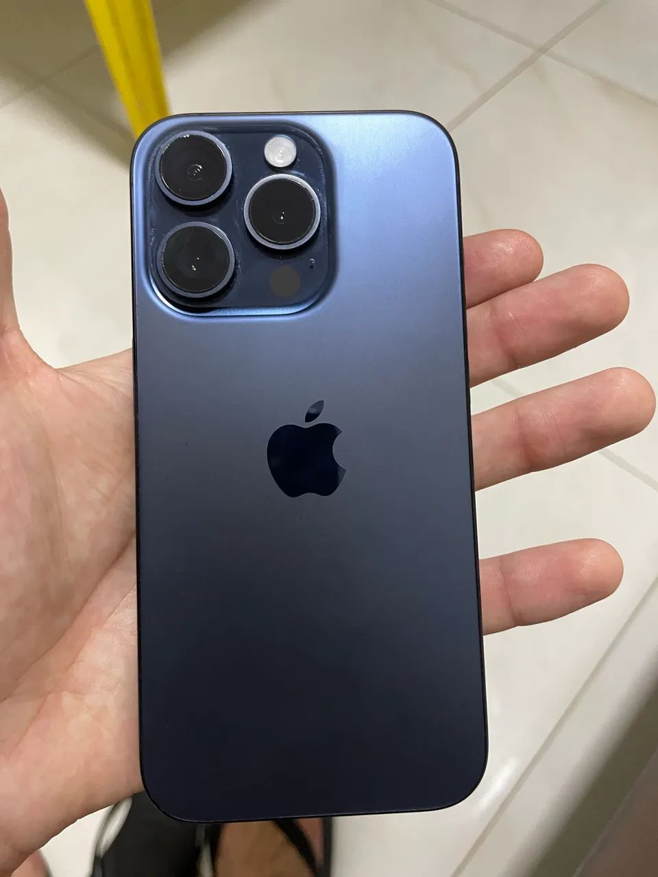 iPhone 15 pro 256 titânio azul  - Foto 2