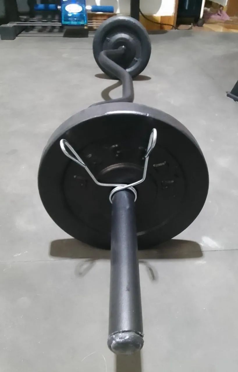 Barra W + 2 Anilhas de 5kg Ferro