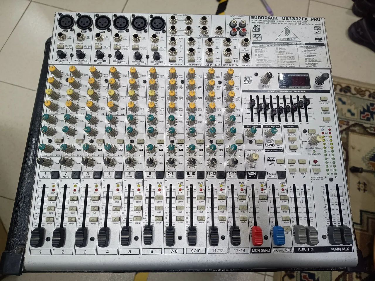 Mesa de som Behringer Eurorack UB1832FX-PRO. <br>OLX<br>OLX