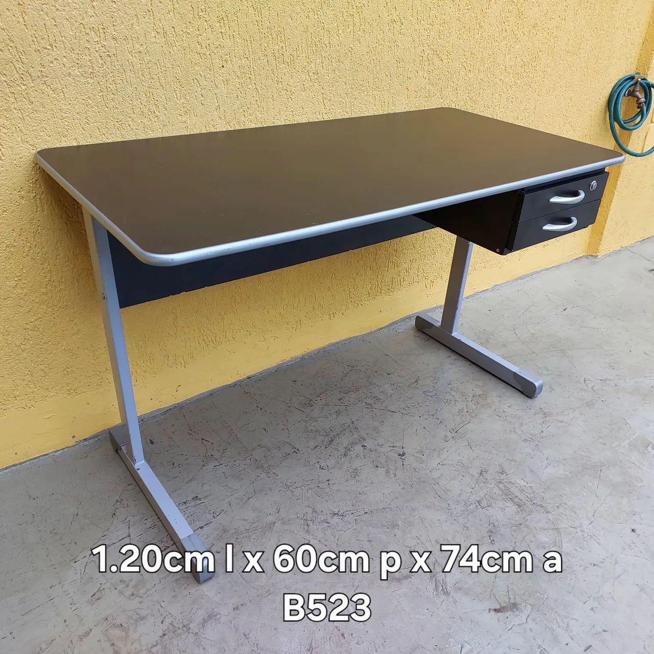 Mesa escritório com gavetas preta - Foto 3
