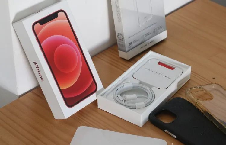 Iphone 12 mini - 256gb - Product Red - usado 75% bateria