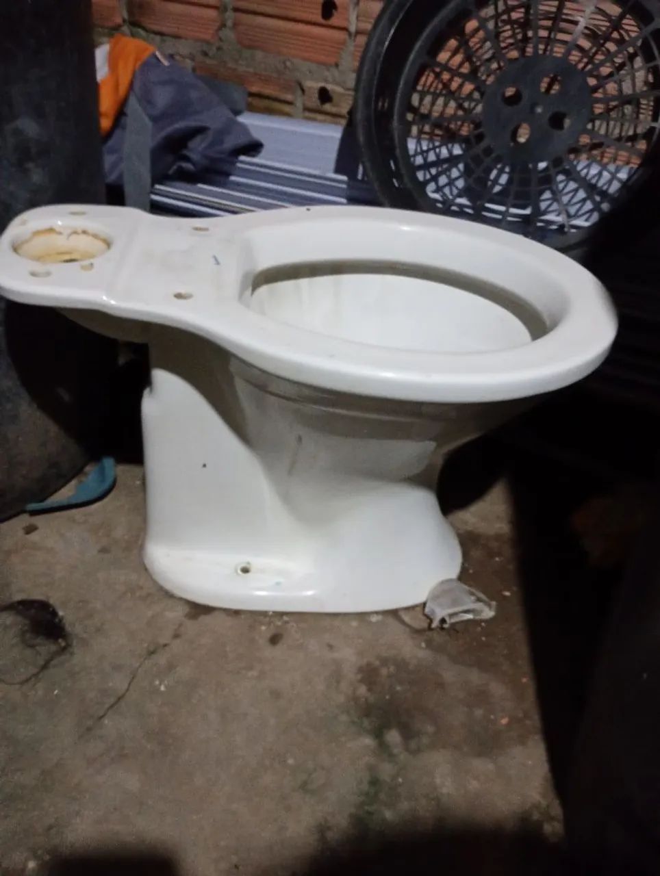 Vaso sanitário branco de 40