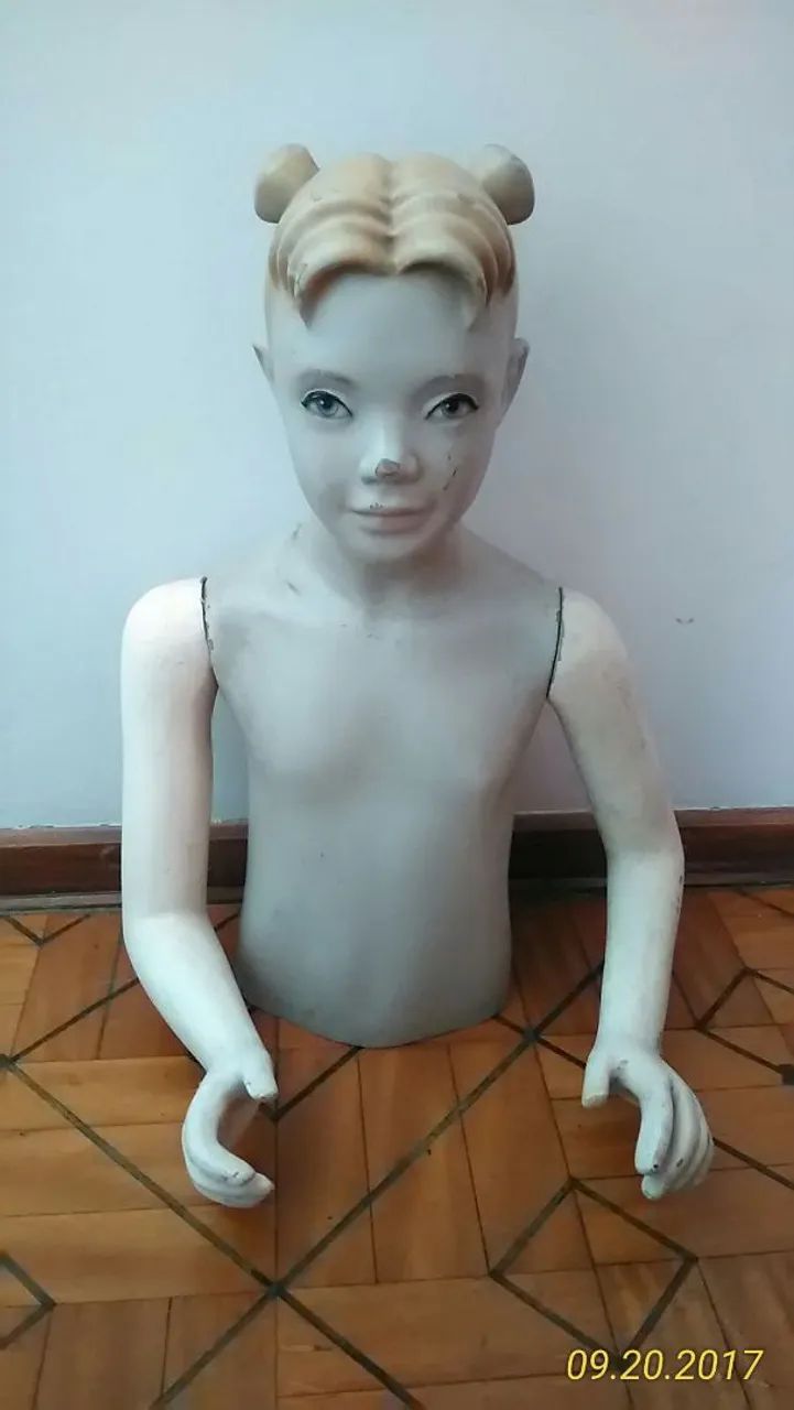 BUSTO INFANTIL DE MANEQUIM ANTIGO