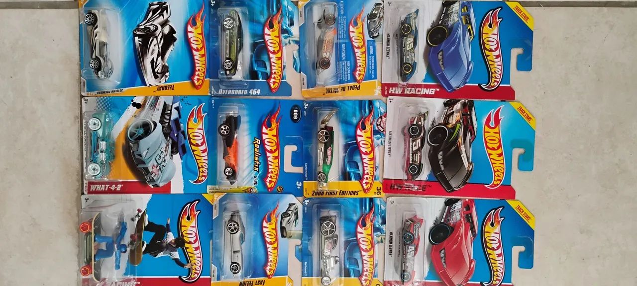 Hot Wheels lacrados de diversos anos  - Foto 3