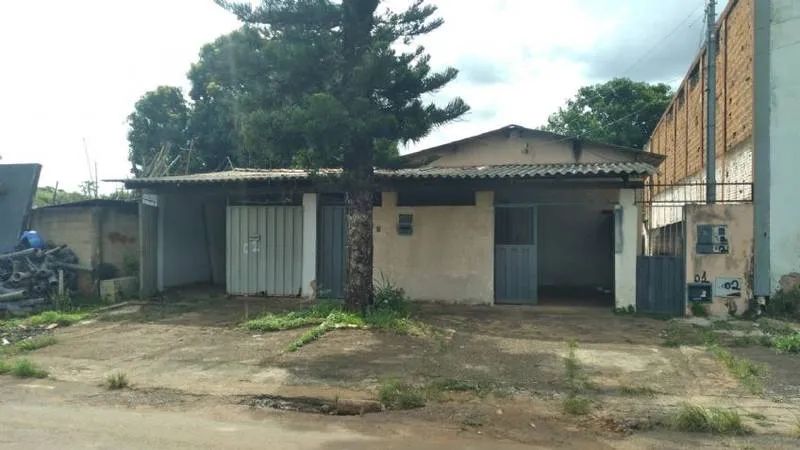 Vende-se um imóvel com uma sala comercial e duas casas no Setor Maysa, em Trindade. - Foto 2
