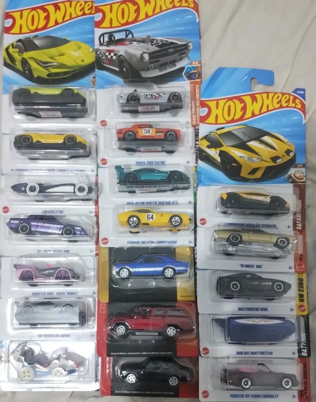 Hot wheels e Cks 30 reais cada