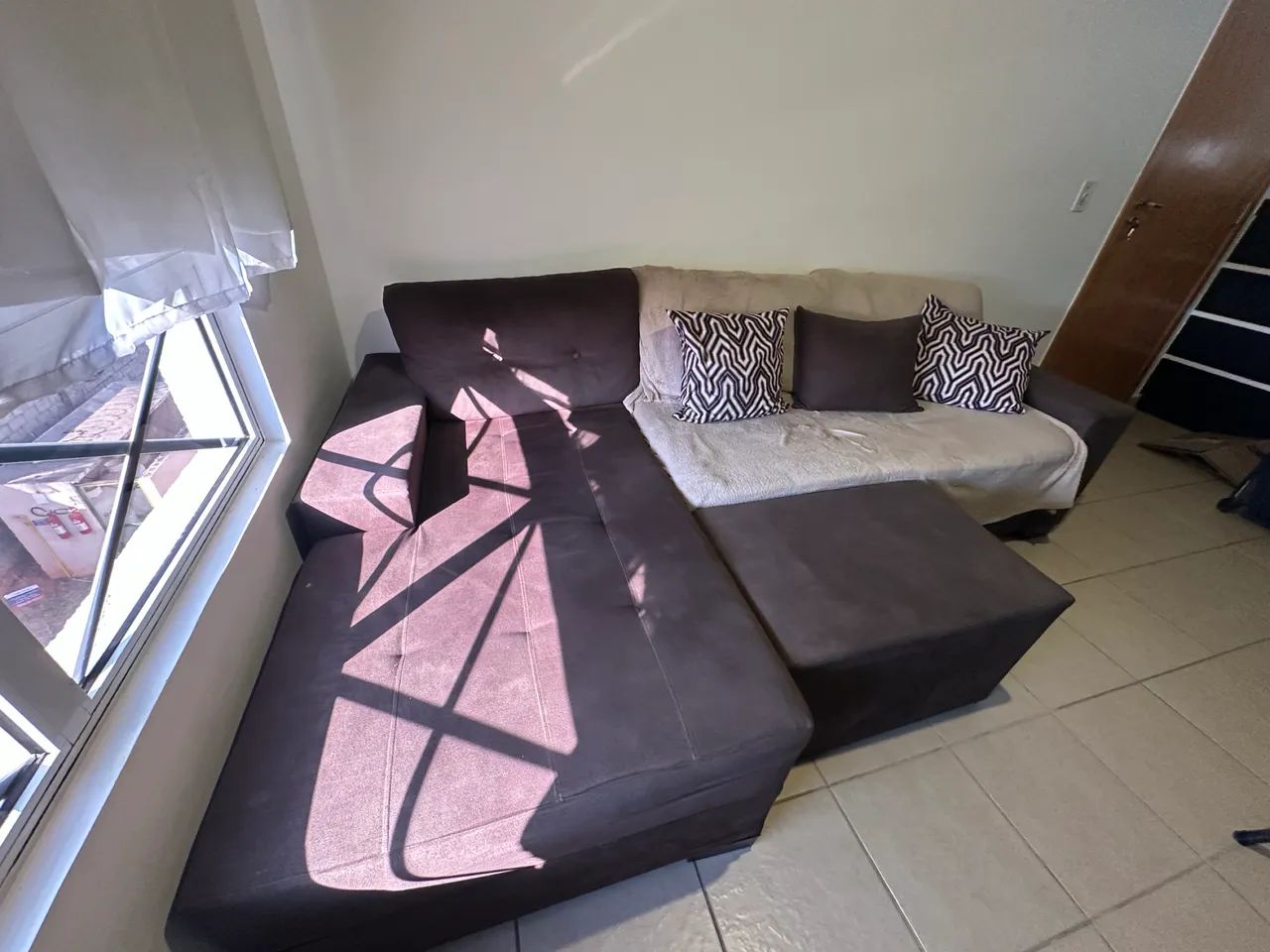 Vendo Sofá Semi Novo 3 lugares - Foto 2