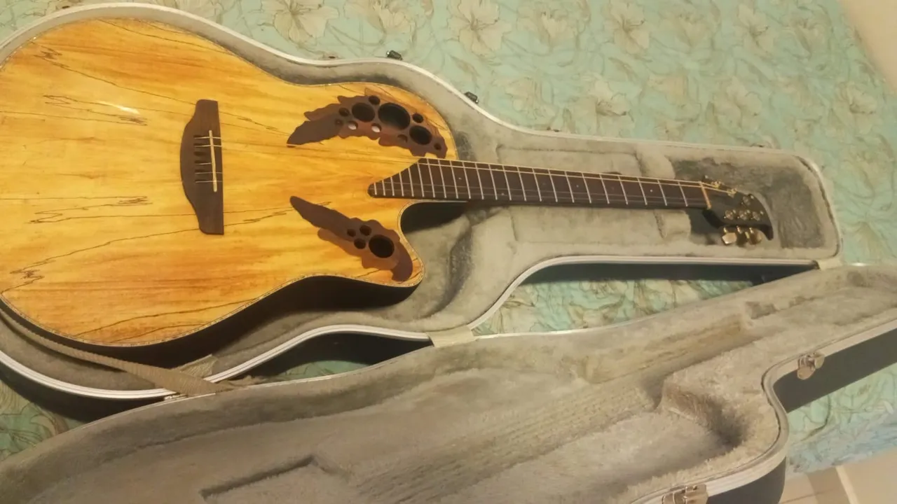 Violão Ovation Celebrity Deluxe CS257 - Instrumentos musicais