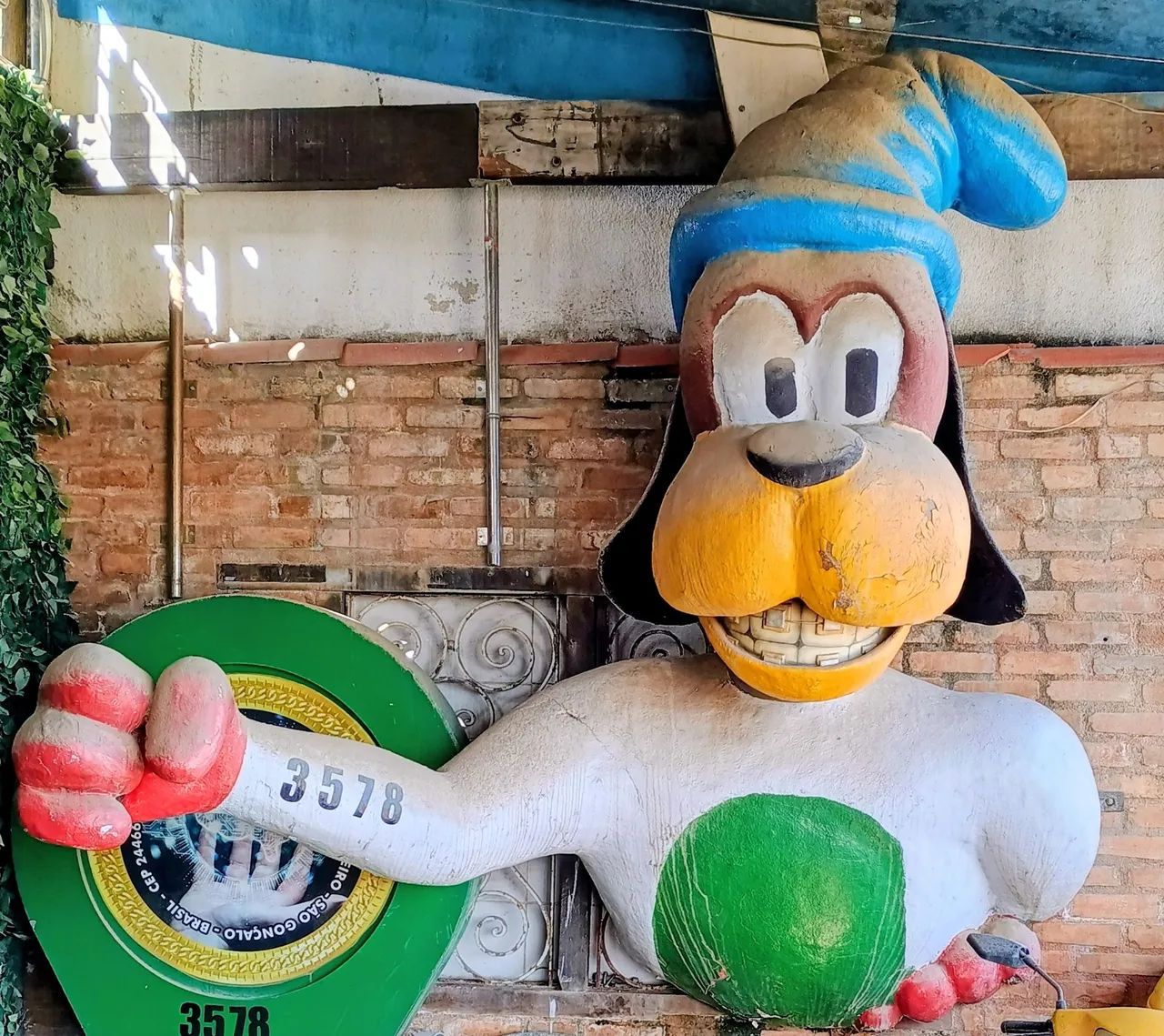 Boneco gigante de fibra 