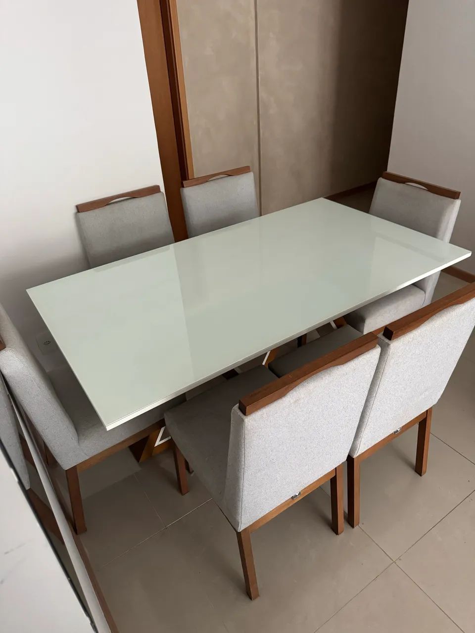 Conjunto mesa 6 lugares madeira 