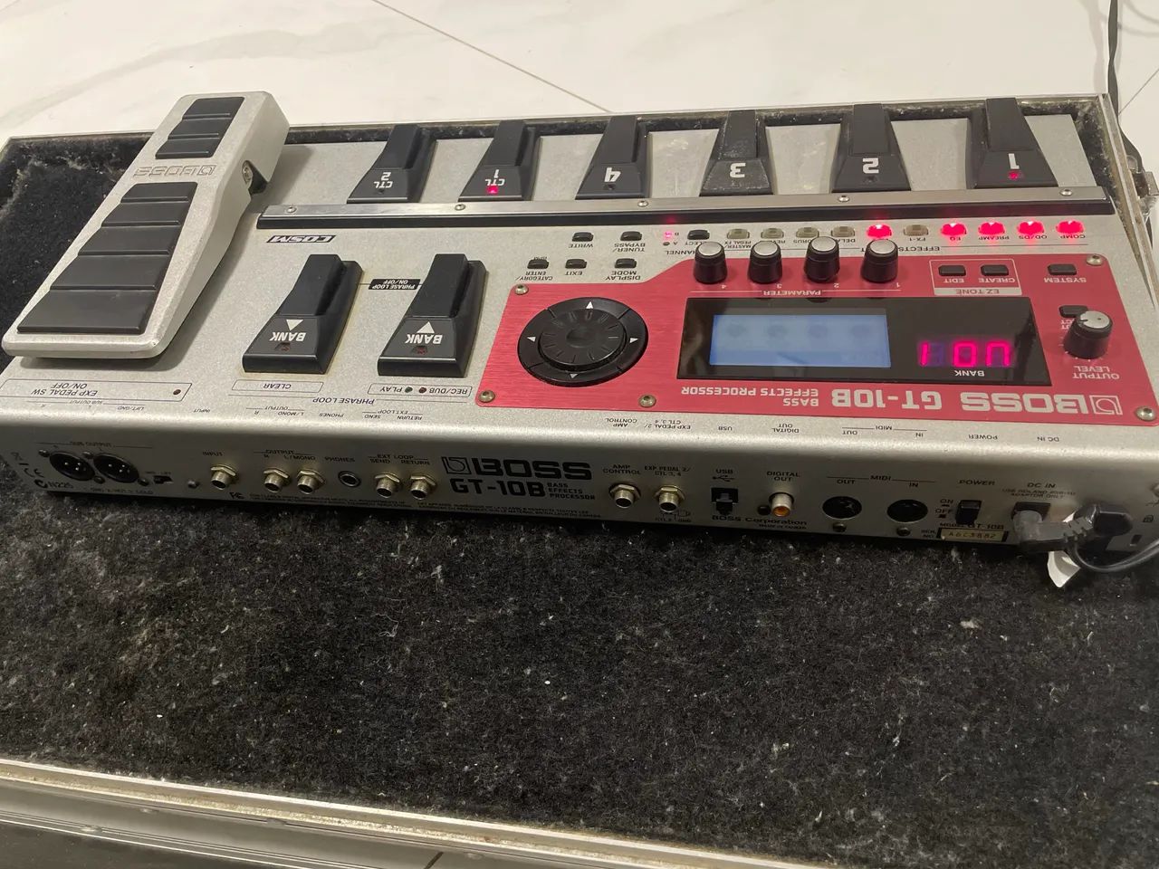 BOSS GT-10B 中古美品　完動品 Boss GT-10B - Pedaleira de Baixo + Case Rígido + Fonte Original