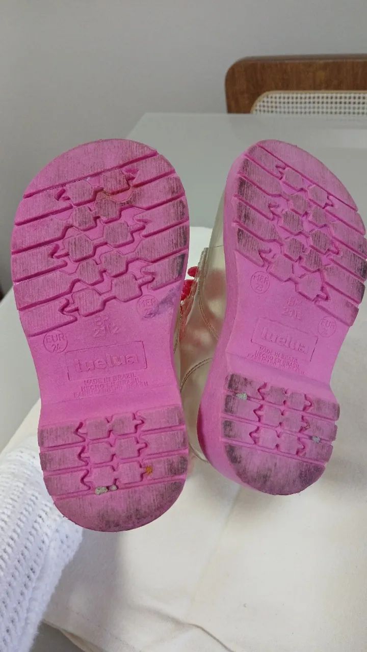 Bota transparente com rosa infantil  - Foto 4
