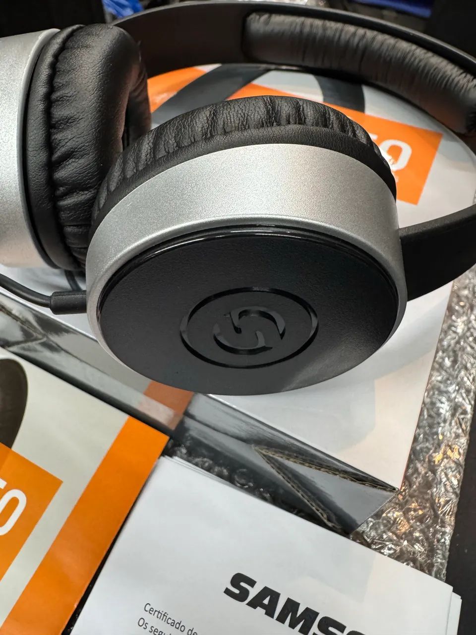 Fone de ouvido headphone Samson SR450 - Foto 4