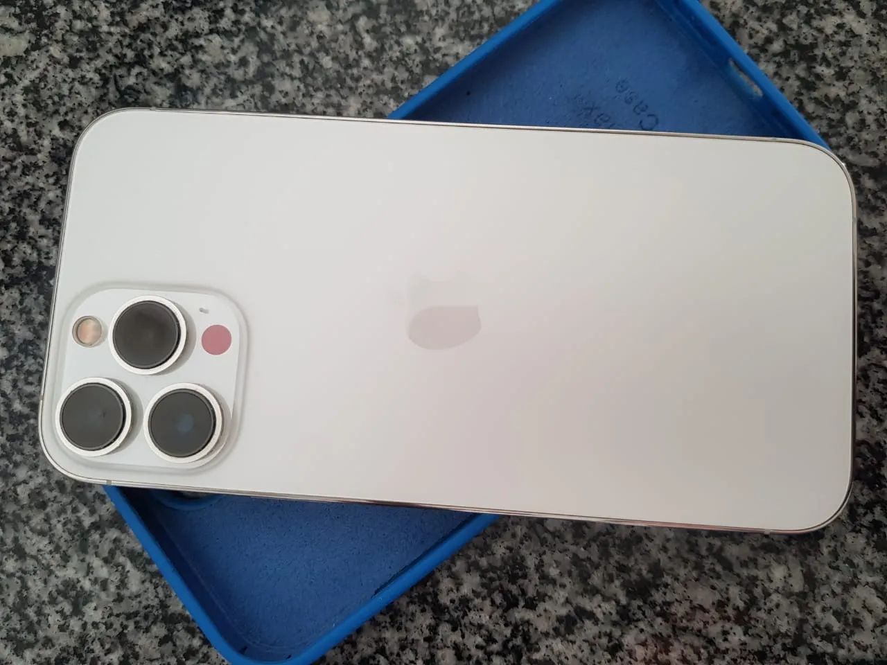 iPhone 13 Pro Max 256gb (com caixa) - Celulares e Smartphones