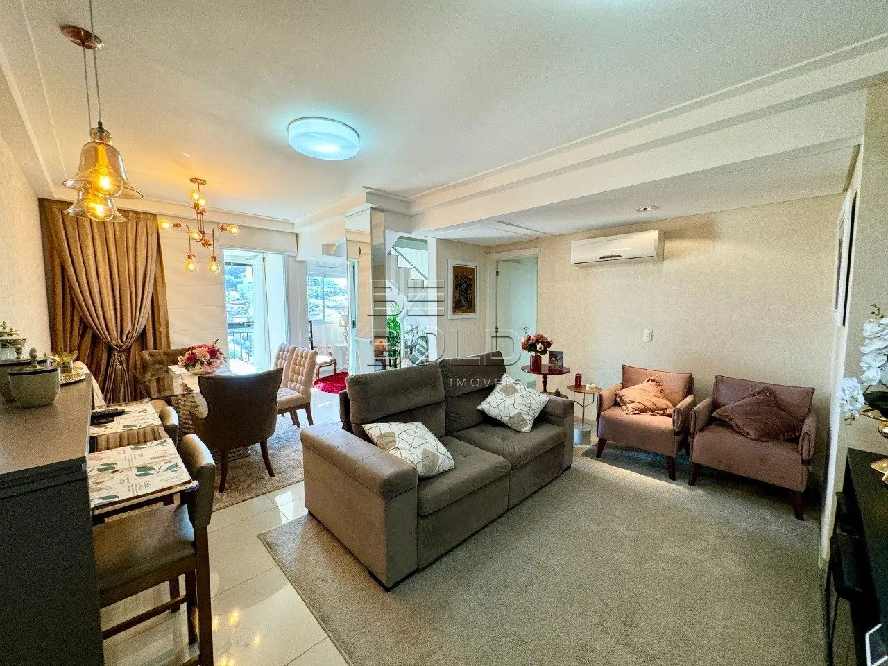 Apartamento duplex em Coqueiros