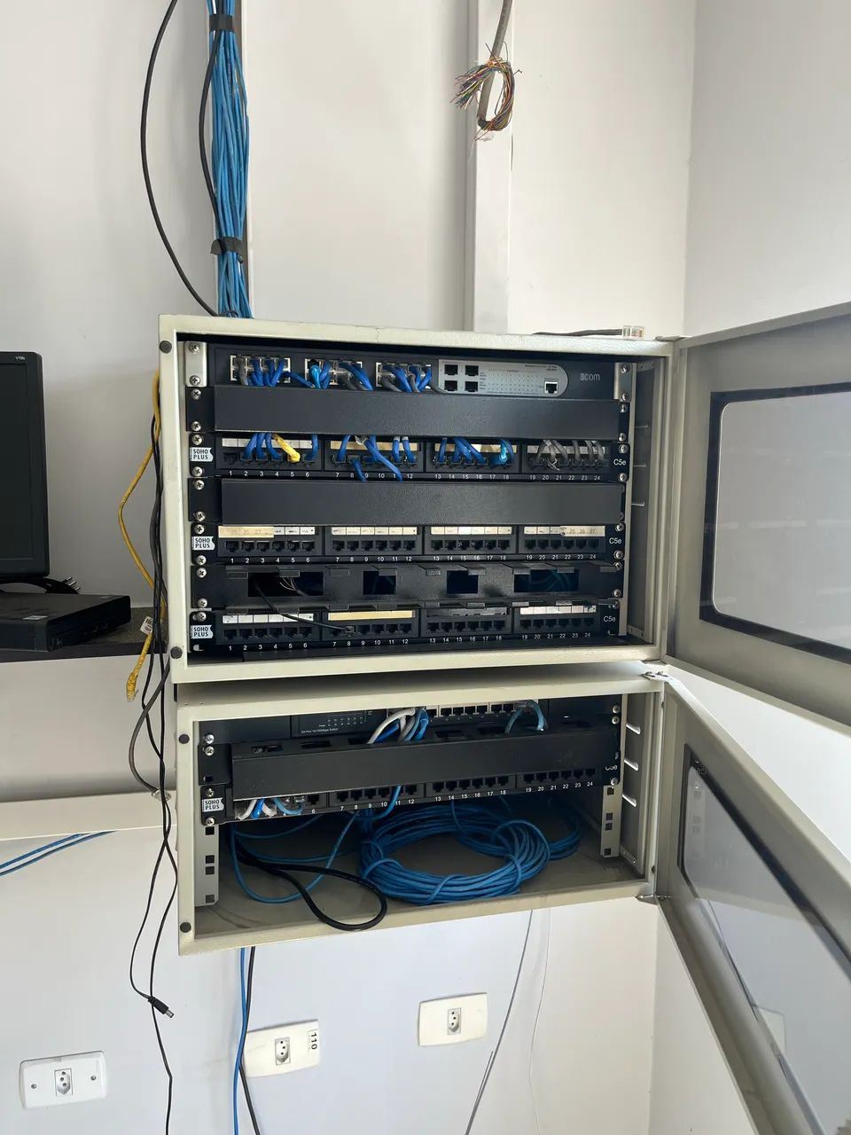 Rack de Rede Profissional Completo - Switch 24p + Patch Panels Furukawa