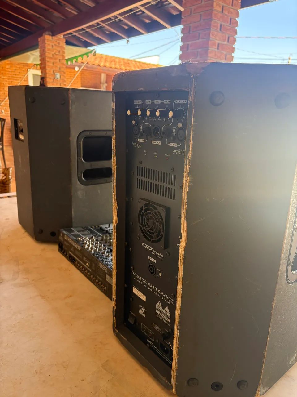 Kit caixas profissionais 12 polegadas Unic com mesa Behringer GRATIS