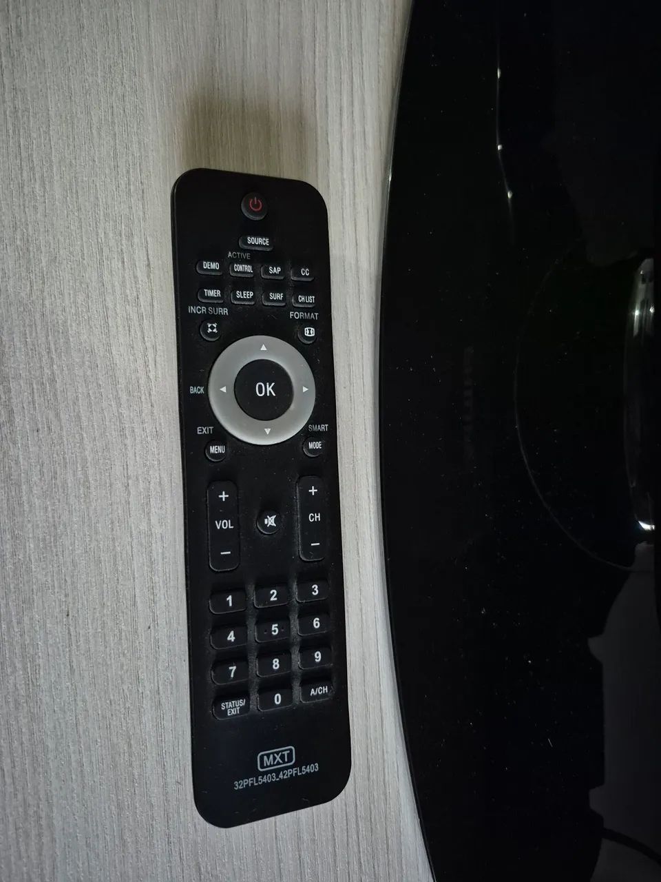 TV 32 polegadas LCD Philips - pequena mancha na tela - funciona normalmente 