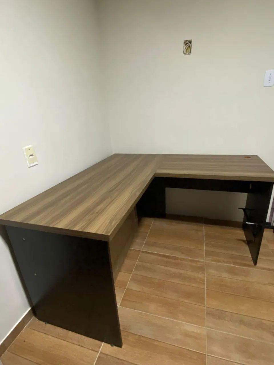 Mesa de escritório em L