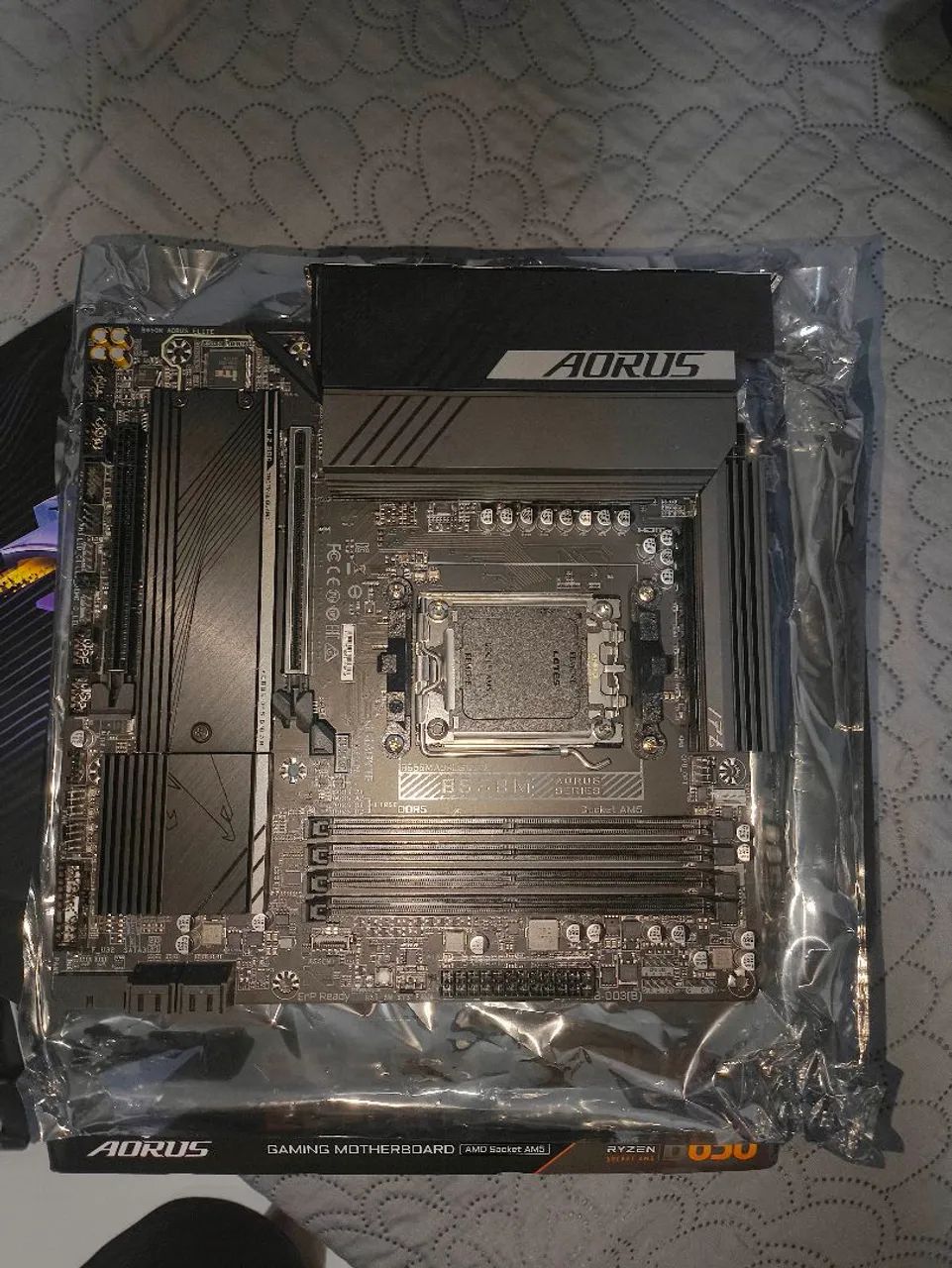 Placa mãe AM5 DDR5 b650m aorus elite  - Foto 2